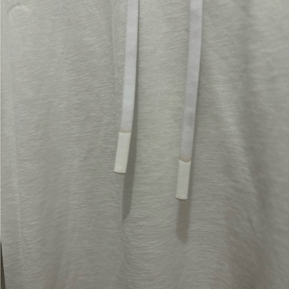 ATHLETA white hoodie short sleeve t-shirt top (size S) ✨ - Picture 2 of 4